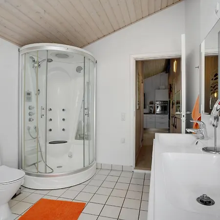 Stunning Home In Juelsminde With Sauna Tatil Evi